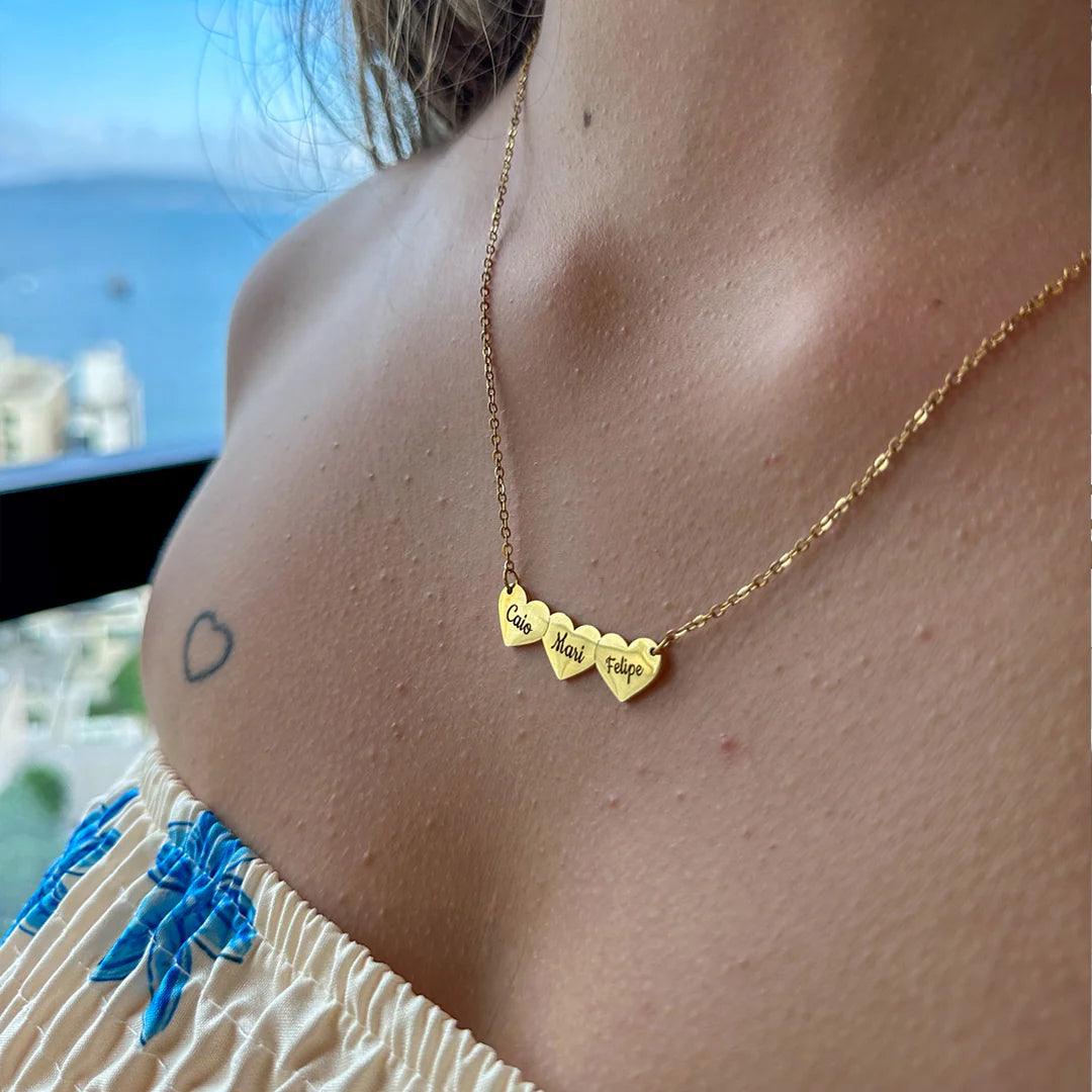 Colar Coração Personalizado com Nomes + Caixa com Rosas (BRINDE)